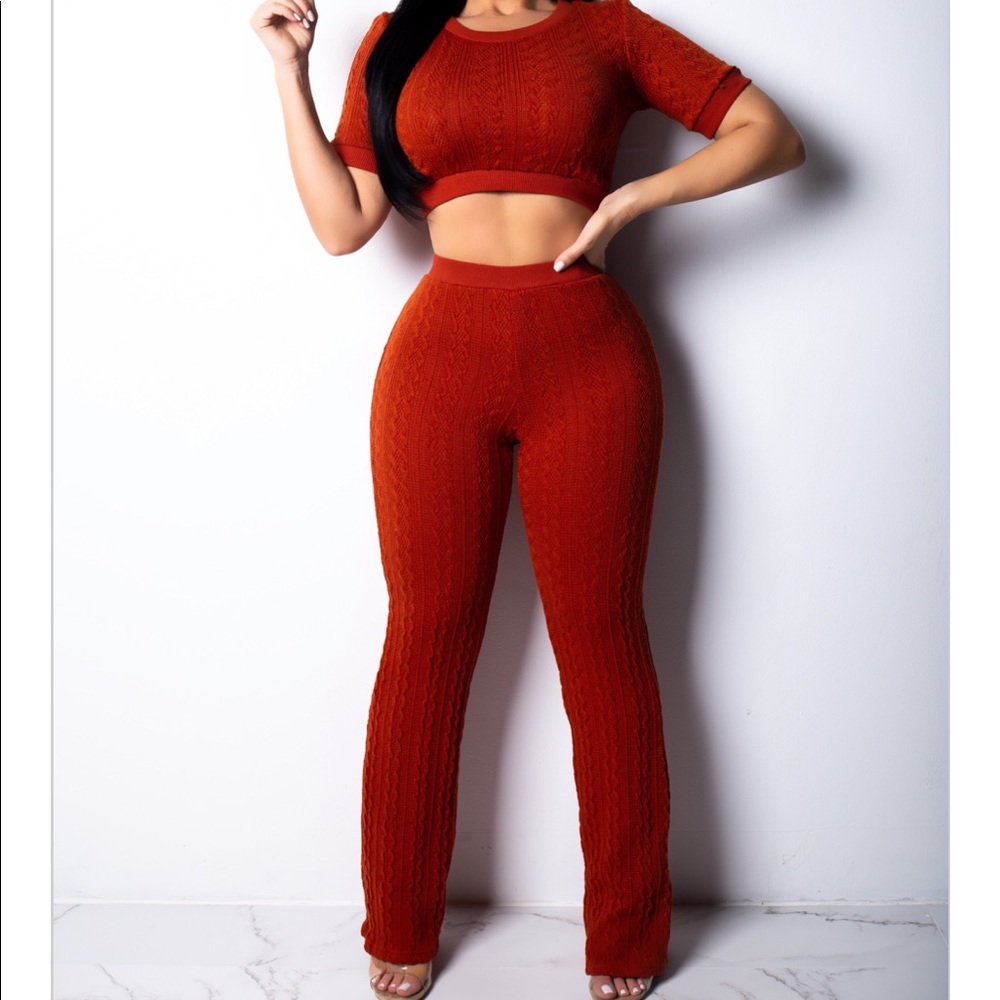 NWT Two piece-set! Form-fitting!